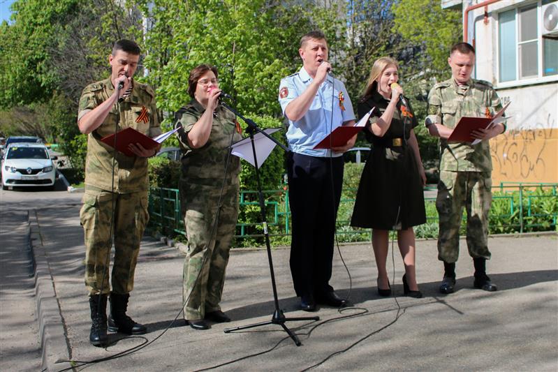 В Ставрополе росгвардейцы поздравили ветерана Великой Отечественной войны с Днем Победы