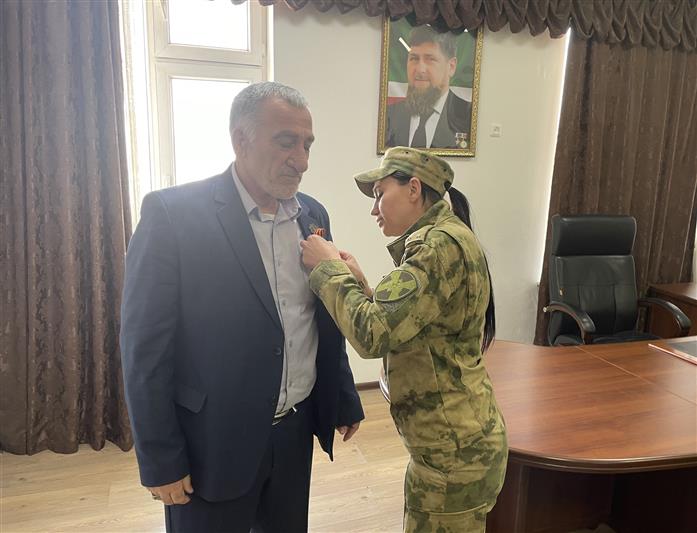 Военнослужащие грозненского соединения Росгвардии присоединились к акции «Георгиевская ленточка»