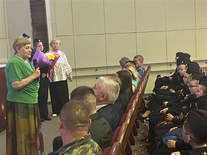 В Волжском учеников школы имени Виталия Дубины посвятили в юные росгвардейцы