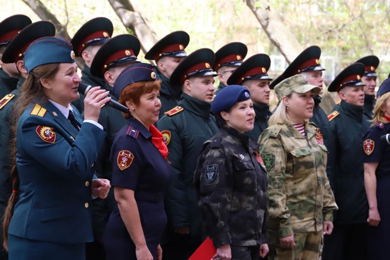 В Перми сотрудники и военнослужащие Росгвардии поздравили с Днем Победы ветеранов Великой Отечественной войны 