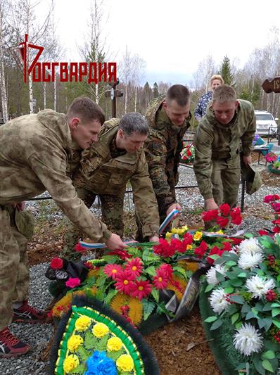 В рамках акции «Память Победы» военнослужащие лесновского полка Росгвардии облагородили места захоронения участников Великой Отечественной войны