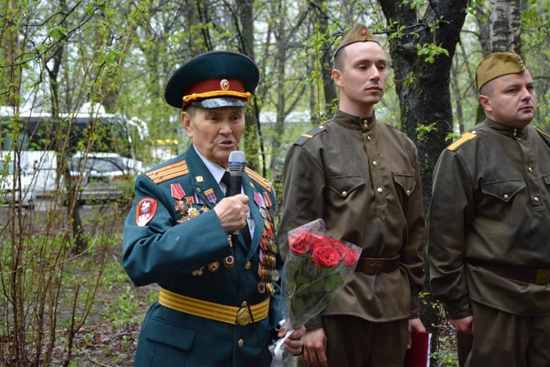 Военнослужащие дивизии Дзержинского поздравили ветеранов Великой Отечественной войны с Днем Победы