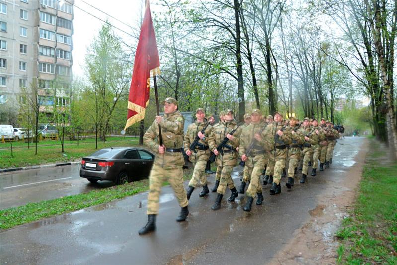 Военнослужащие дивизии Дзержинского поздравили ветеранов Великой Отечественной войны с Днем Победы