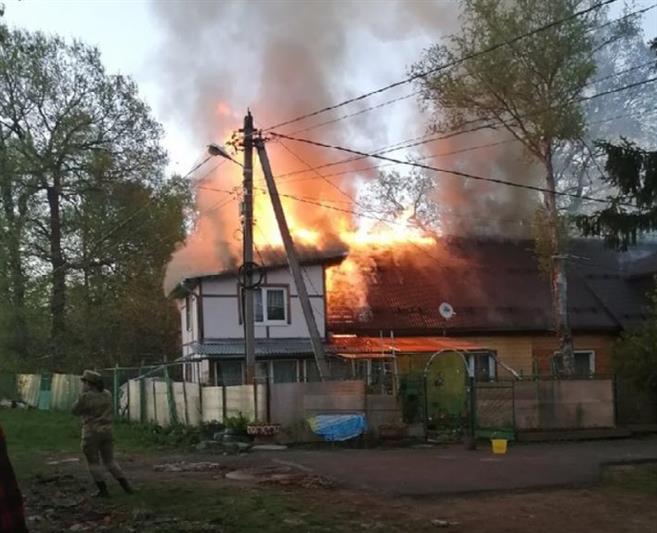 В Подмосковье военнослужащие Росгвардии помогли сотрудникам МЧС потушить пожар