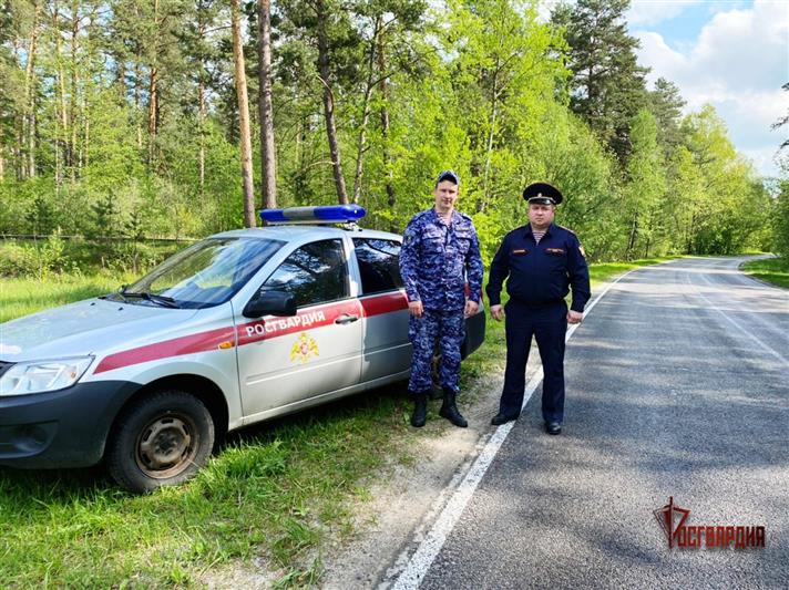 Сотрудники Росгвардии оказали помощь пострадавшим в ДТП в Брянской области