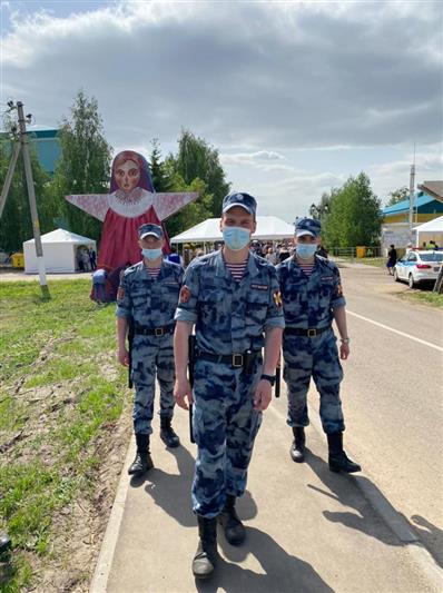 В Татарстане росгвардейцы обеспечили правопорядок во время проведения фестиваля русского фольклора «Каравон»