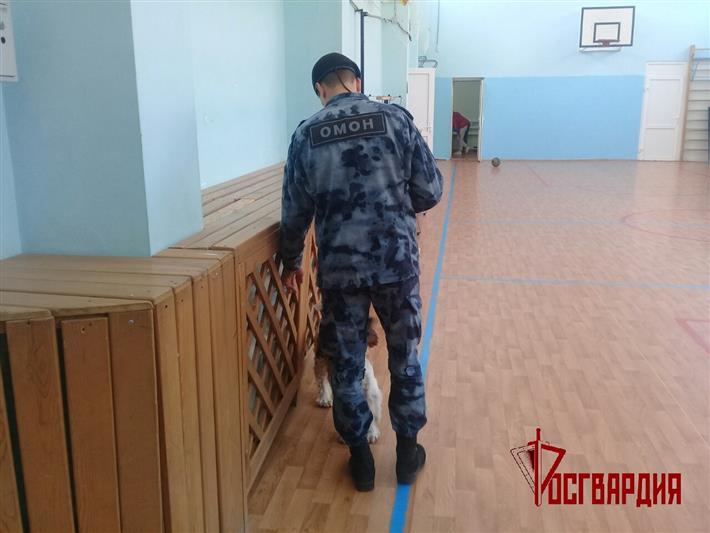 Росгвардия приняла участие в обеспечении безопасности последних звонков в учебных заведениях Урала