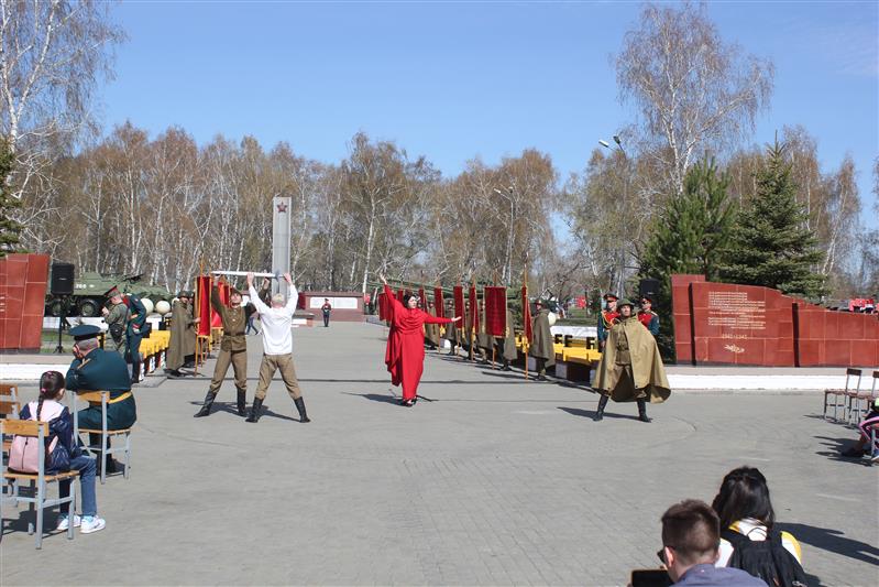 В Омске росгвардейцы приняли участие в патриотической акции «В лесу прифронтовом»