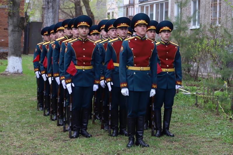 В Перми сотрудники и военнослужащие Росгвардии поздравили с Днем Победы ветеранов Великой Отечественной войны 