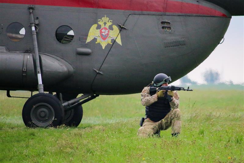 На Ставрополье сотрудники спецподразделений территориального органа Росгвардии отработали элементы десантной подготовки