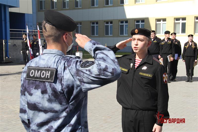 В Тюмени кадетам Росгвардии вручены свидетельства об окончании программы «Добровольная подготовка к военной службе»
