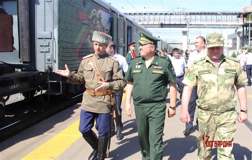 Начальник тюменского областного управления Росгвардии и кадеты ведомства приняли участие в патриотической акции 