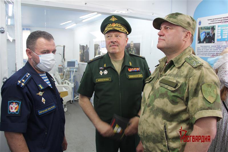Начальник тюменского областного управления Росгвардии и кадеты ведомства приняли участие в патриотической акции 