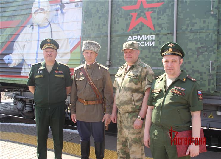 Начальник тюменского областного управления Росгвардии и кадеты ведомства приняли участие в патриотической акции 