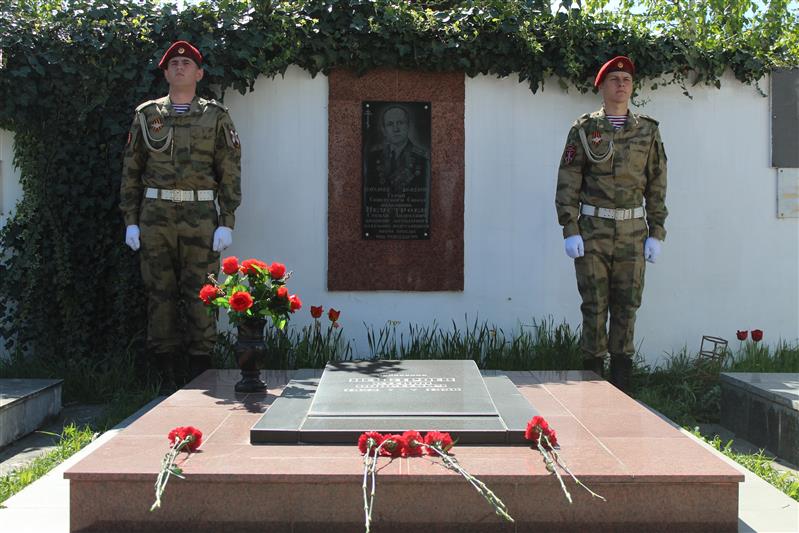 Военнослужащие Севастопольского полка Росгвардии почтили память Комбата Победы