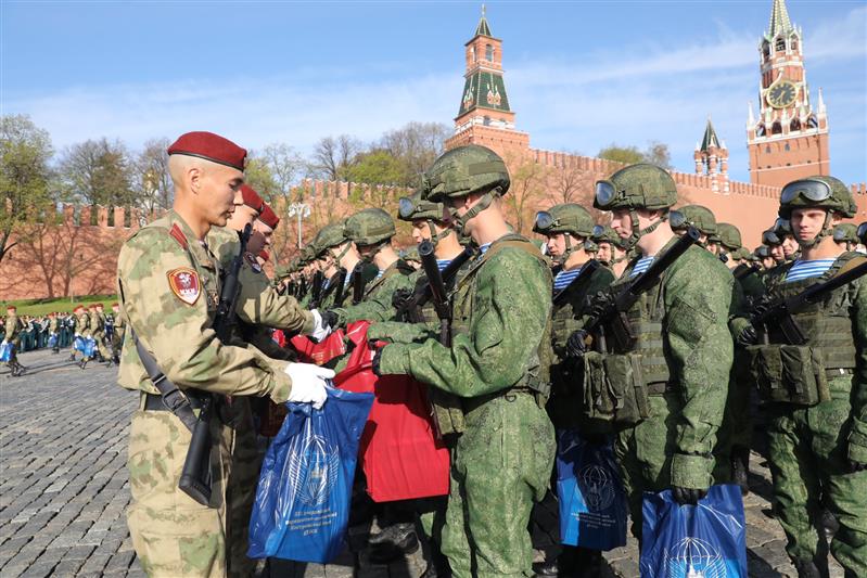 Военнослужащие Росгвардии приняли участие в генеральной репетиции военного парада в честь Дня Победы