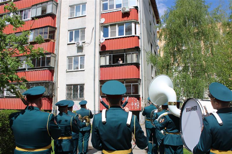 В Липецке поздравили с Днем Победы ветерана войск правопорядка - участника Великой Отечественной войны 