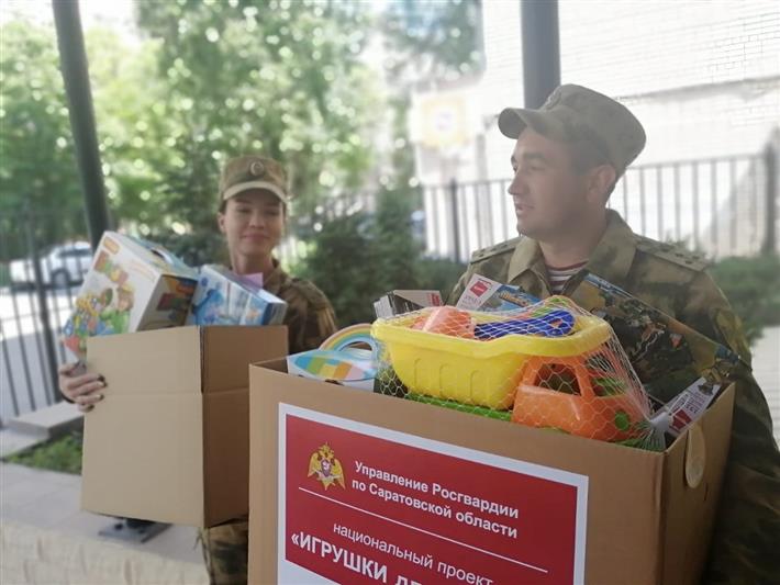 В Саратове Росгвардия присоединилась к акции в поддержку детей с онкологическими заболеваниями