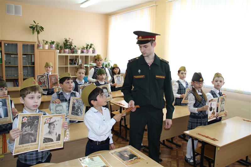 Военнослужащие Росгвардии и нижегородские школьники сняли музыкальный клип ко Дню Победы
