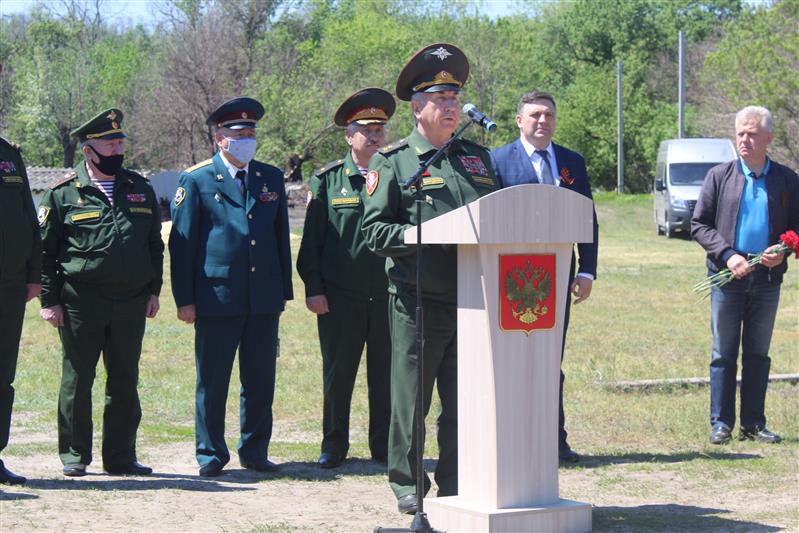 В Ростовской области росгвардейцы  и ветераны почтили память дважды Героя Советского Союза генерала Ивана Фесина