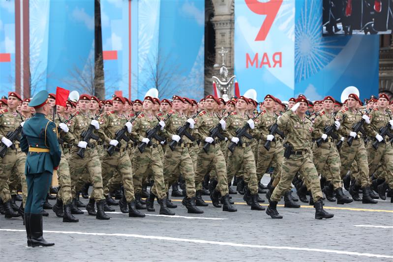 Военнослужащие Росгвардии приняли участие в военном параде на Красной площади 