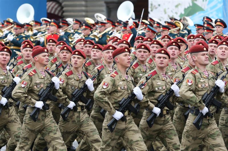 Военнослужащие Росгвардии приняли участие в военном параде на Красной площади 