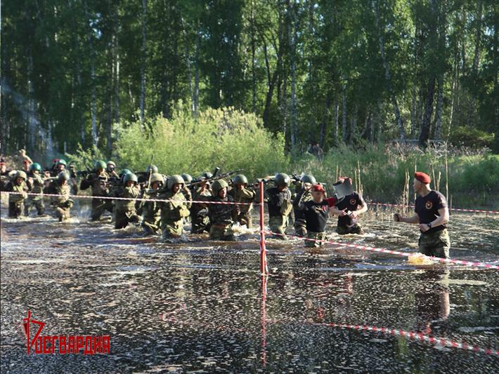 Военнослужащие Уральского округа Росгвардии стали обладателями краповых беретов