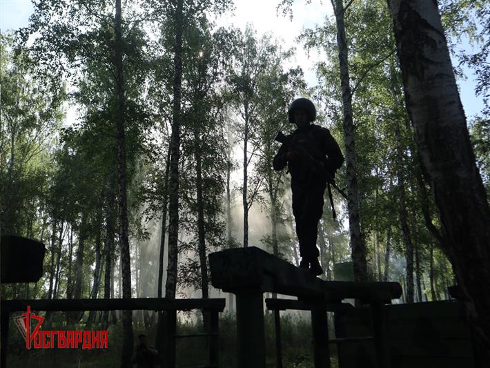 Военнослужащие Уральского округа Росгвардии стали обладателями краповых беретов