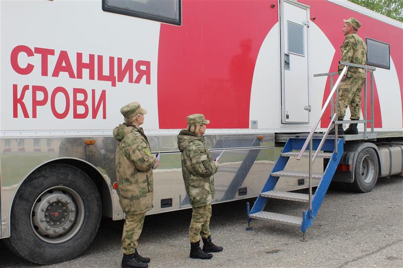 В Грозном военнослужащие Росгвардии поддержали донорскую акцию