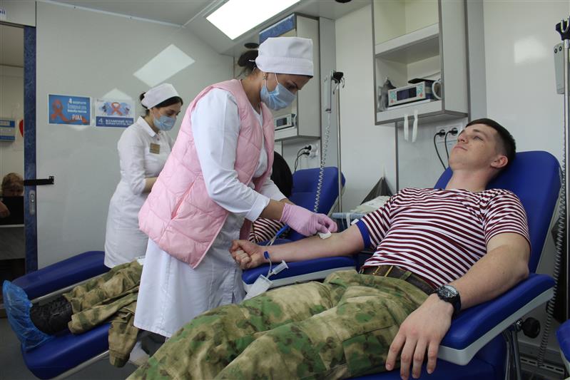 В Грозном военнослужащие Росгвардии поддержали донорскую акцию
