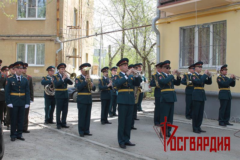 В Уральском округе Росгвардии стартовала всероссийская ведомственная акция «Парад у дома ветерана»