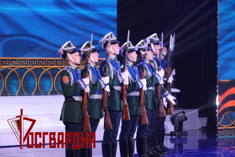 Военнослужащие калиновского соединения Росгвардии приняли участие в эстрадно-театральном вечере, посвященном 76-летию Великой Победы в Екатеринбурге