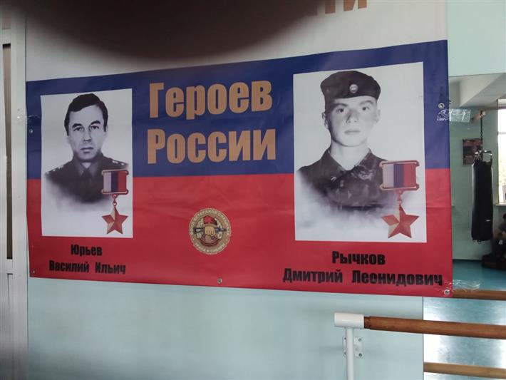 В Екатеринбурге при участии Росгвардии проведён открытый турнир по боксу памяти погибших Героев России