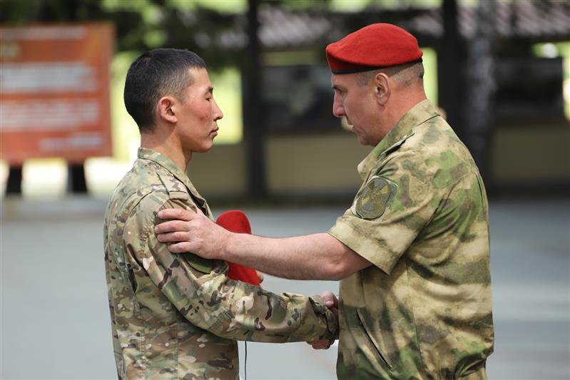 В Сибири прошли квалификационные испытания на право ношения крапового берета среди военнослужащих спецподразделений Росгвардии