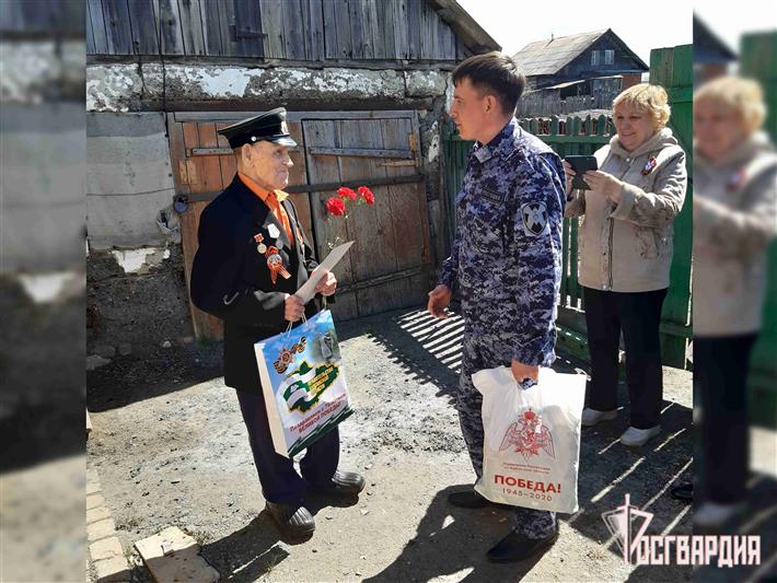 Росгвардия поздравила персональными парадами ветеранов в Екатеринбурге, Зауралье и Тюменской области