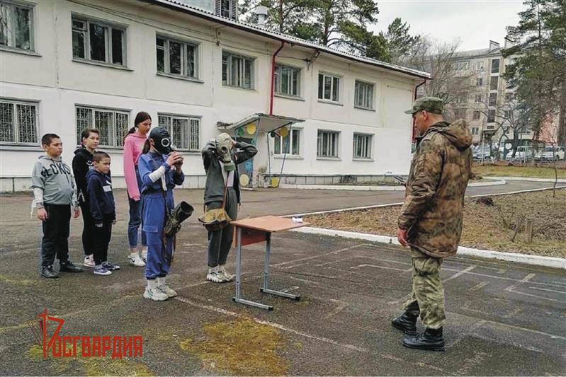 В преддверии Дня Победы военнослужащие Росгвардии провели военно-спортивную игру для воспитанников железногорского детского дома