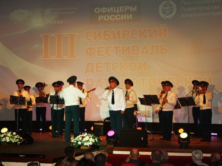 Военный оркестр Росгвардии выступил на фестивале детской патриотической песни «Офицеры России»
