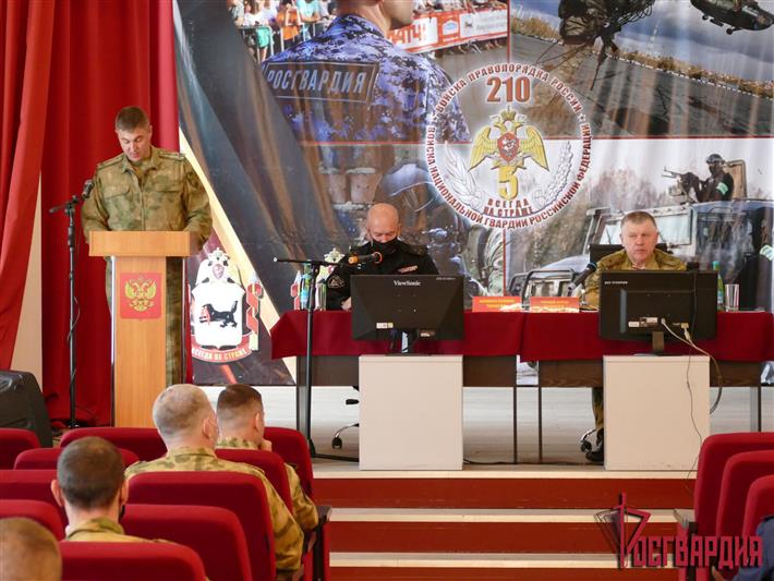 Врид заместителя командующего Сибирским округом Росгвардии проинспектировал ход контрольной проверки за зимний период обучения в управлении ведомства по Иркутской области 