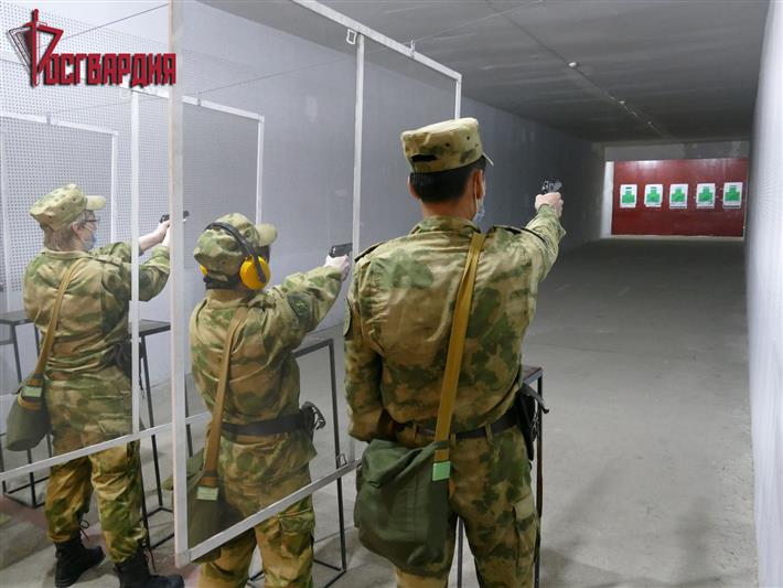 Врид заместителя командующего Сибирским округом Росгвардии проинспектировал ход контрольной проверки за зимний период обучения в управлении ведомства по Иркутской области 
