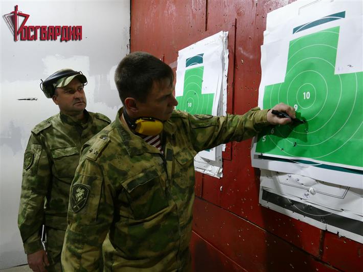 Врид заместителя командующего Сибирским округом Росгвардии проинспектировал ход контрольной проверки за зимний период обучения в управлении ведомства по Иркутской области 