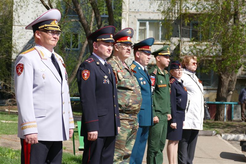 В День Победы омские росгвардейцы поздравили фронтовика Великой  Отечественной войны торжественным маршем и военными песнями