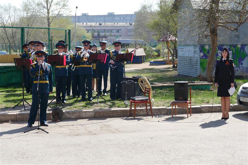 В День Победы омские росгвардейцы поздравили фронтовика Великой  Отечественной войны торжественным маршем и военными песнями