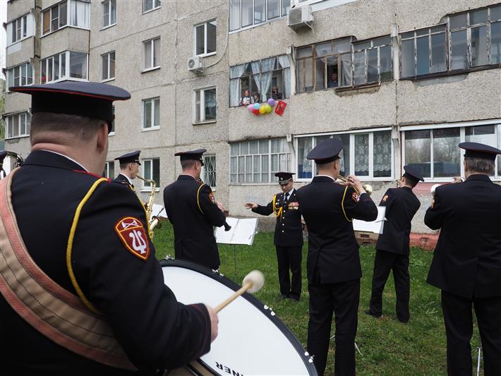 В Приволжье росгвардейцы провели патриотическую акцию «Парад у дома ветерана»