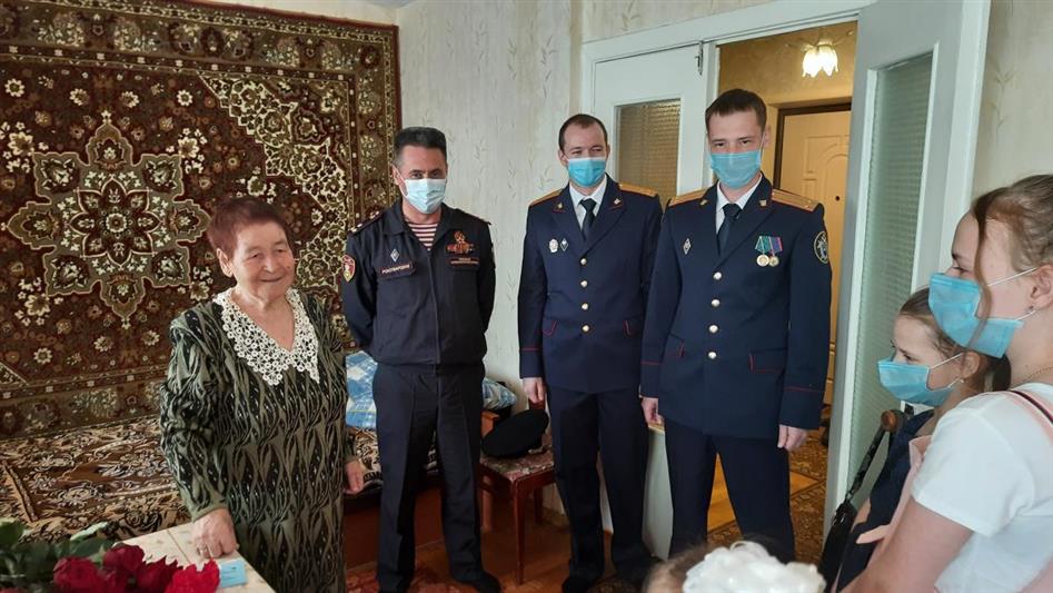 На Среднем Урале продолжается всероссийская патриотическая акция Росгвардии «Парад у дома ветерана» (видео)