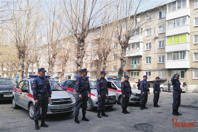 В Красноярском крае росгвардейцы поздравили ветеранов Великой Отечественной войны