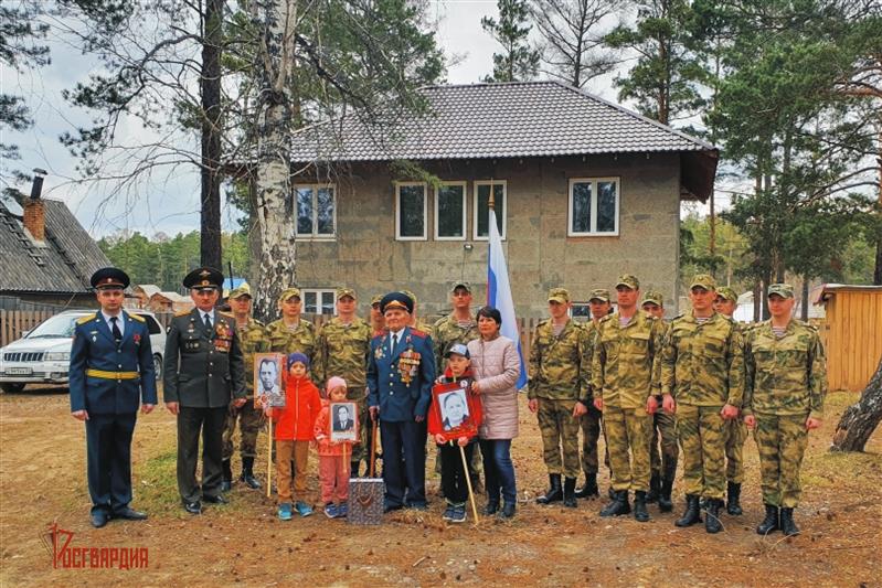 В Красноярском крае росгвардейцы поздравили ветеранов Великой Отечественной войны