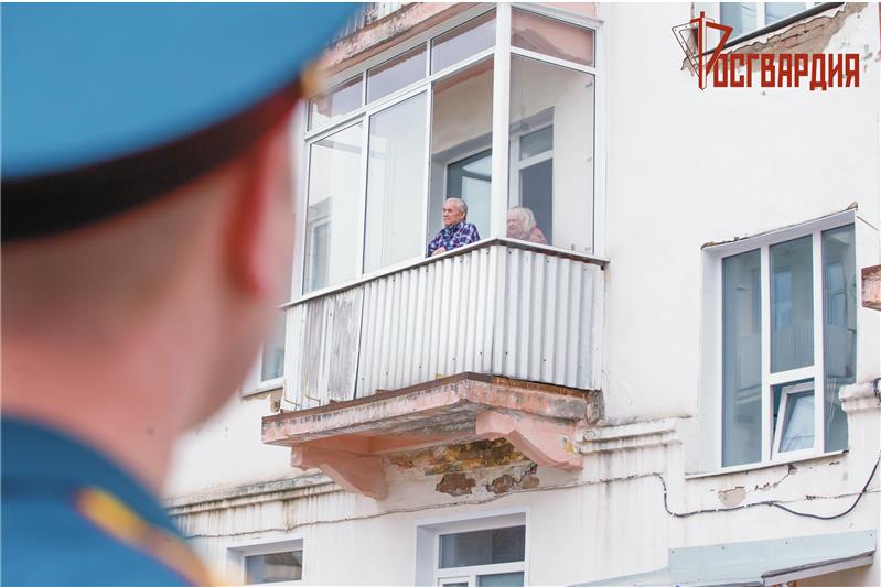 В Красноярском крае росгвардейцы поздравили ветеранов Великой Отечественной войны