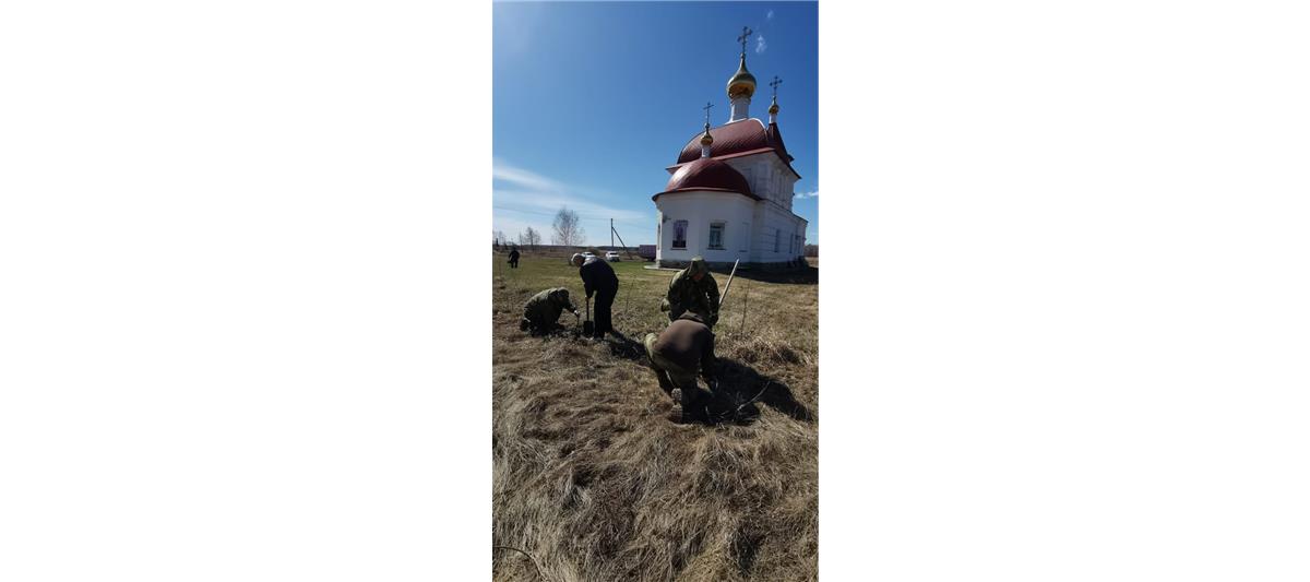 На Южном Урале бойцы транспортного ОМОН Росгвардии заложили на территории храма вишнёвый сад в память о героях войны
