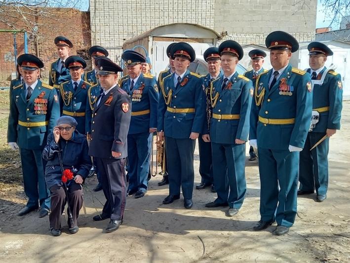Росгвардейцы Алтайского края присоединился к всероссийской акции «Парад у дома ветерана»