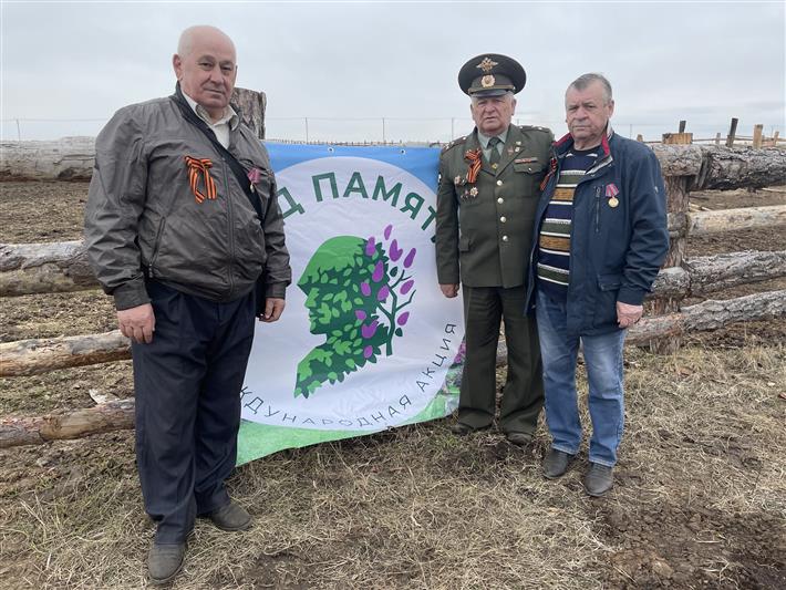 В столице Приангарья сотрудники, военнослужащие и ветераны Росгвардии приняли участие в патриотической акции «Сад памяти»
